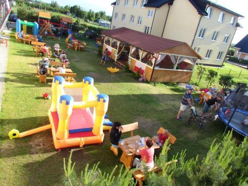 Hostal Dworek Karwia Wiosenna 8
