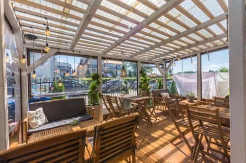 Hostal Dworek Karwia Wiosenna 8