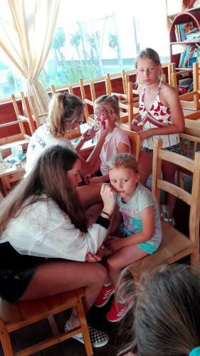 Hostal Dworek Karwia Wiosenna 8