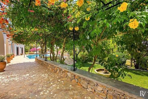 Sambada Villa Sleeps 10 Pool Air Con