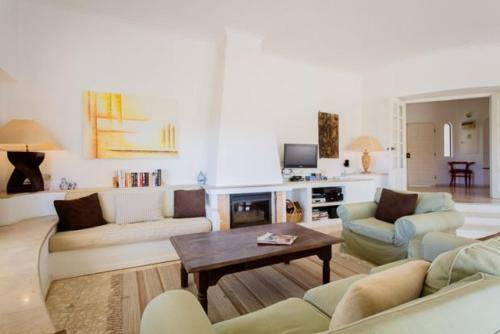 Galvana Villa Sleeps 8 Pool