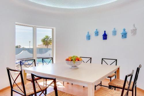 Gale Villa Sleeps 7 Pool Air Con Wifi
