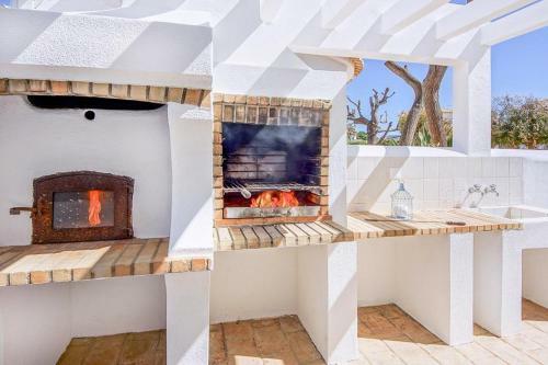 Gale Villa Sleeps 7 Pool Air Con Wifi