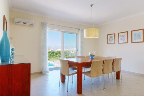 Gale Villa Sleeps 8 Pool Air Con Wifi