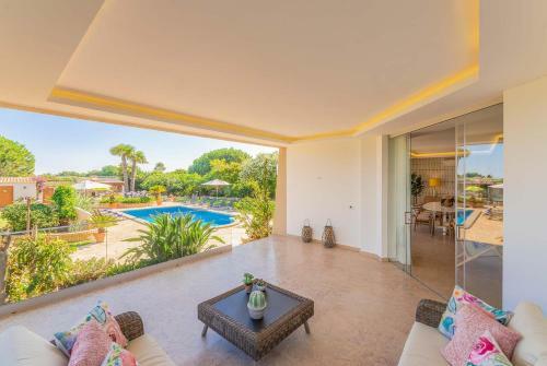 Gale Villa Sleeps 8 Air Con Wifi