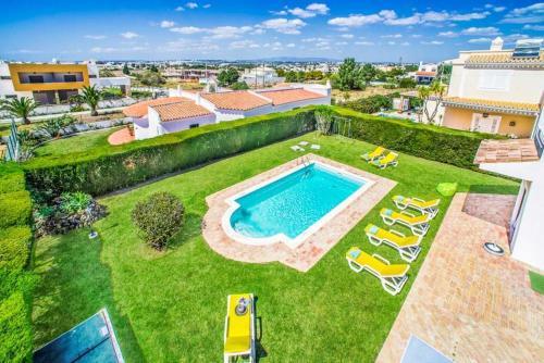 Gale Villa Sleeps 8 Pool Air Con Wifi