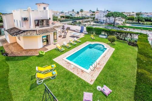 Gale Villa Sleeps 8 Pool Air Con Wifi