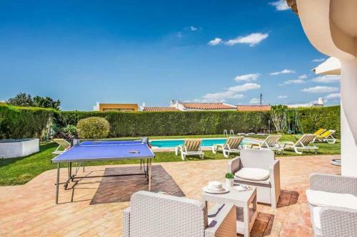 Gale Villa Sleeps 8 Pool Air Con Wifi