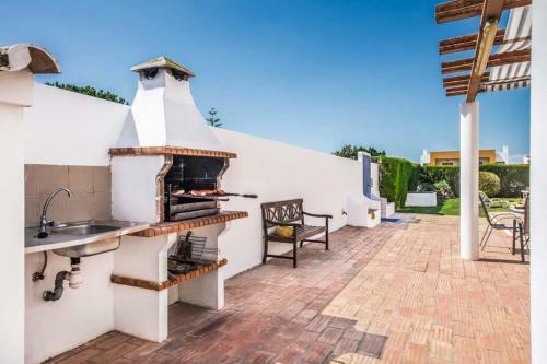 Gale Villa Sleeps 8 Pool Air Con Wifi