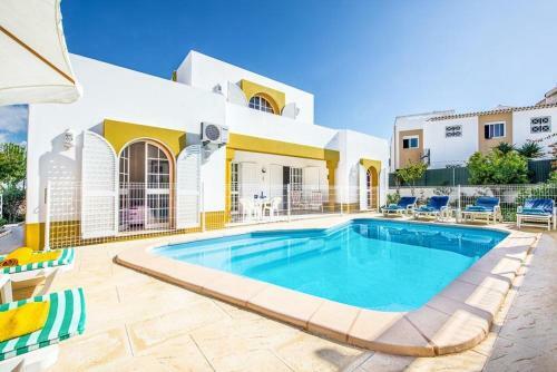 Gale Villa Sleeps 6 Pool Air Con Wifi