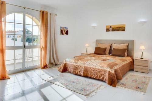 Gale Villa Sleeps 6 Pool Air Con Wifi
