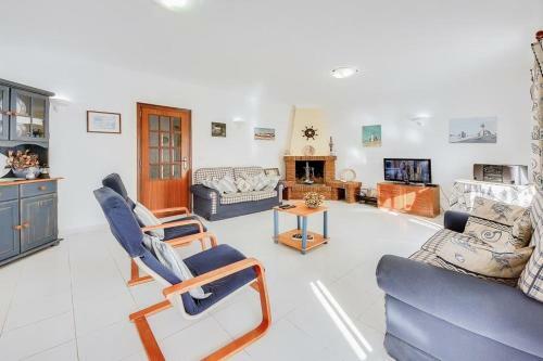 Gale Villa Sleeps 6 Pool Air Con Wifi