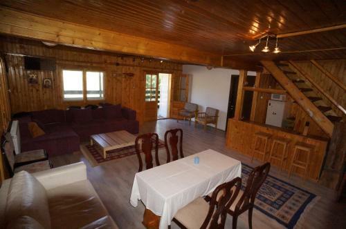 Hostal Pensiunea Poarta Lacului