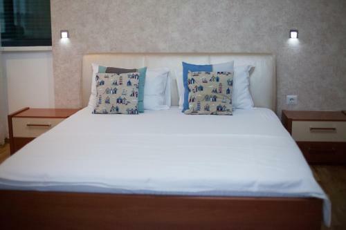 C&y Apartments Athena
