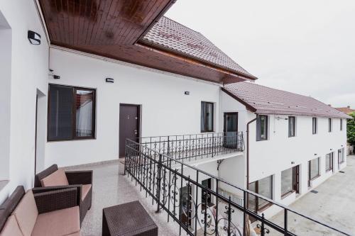 Hostal Elegant House