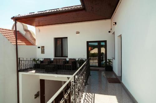 Hostal Elegant House