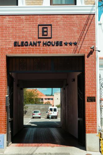 Hostal Elegant House