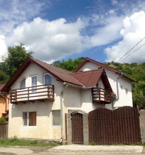 Hostal White House
