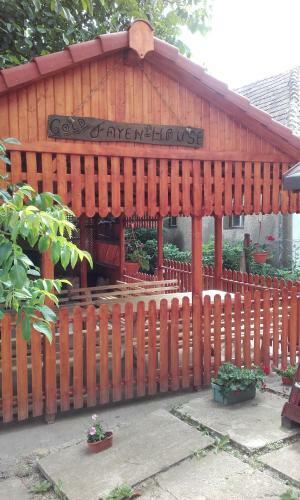 Gold Fayen House