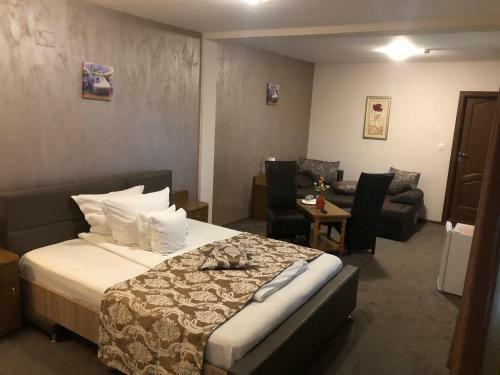 Hostal Pensiunea Flora