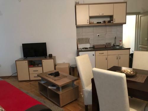 Sunny Apartment With Terrace In Zlatibor Center