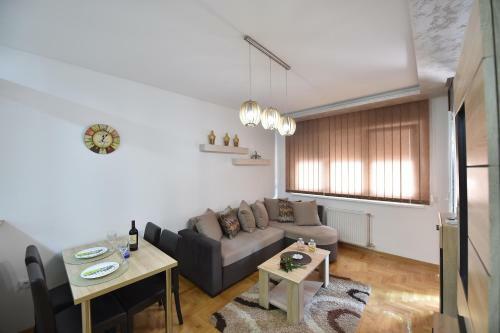 Apartment Sinisa With Garage