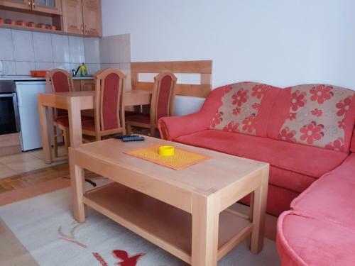 Apartment Caka
