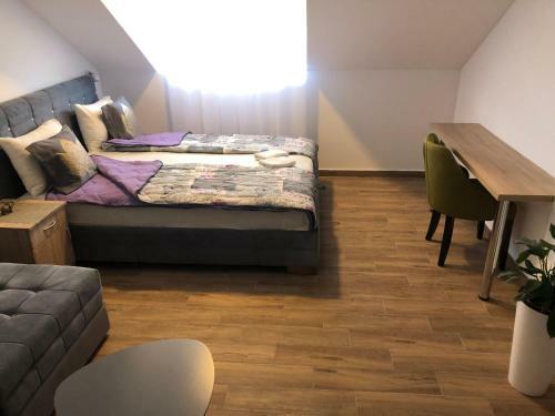 10 Apartments