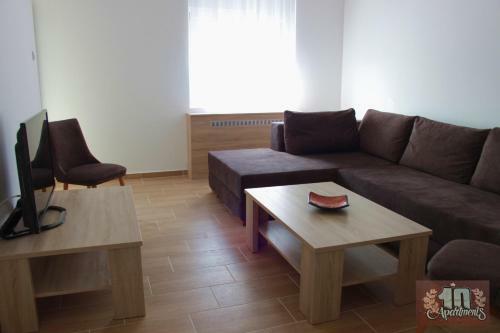 10 Apartments