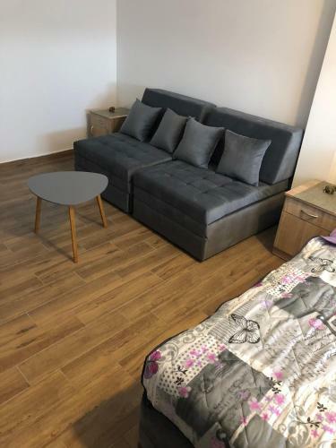 10 Apartments