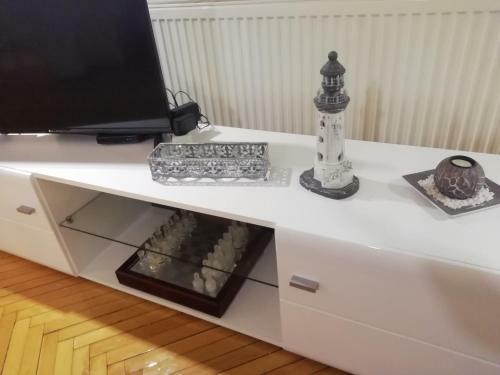 Two Kings Apartment - Free Private Parking