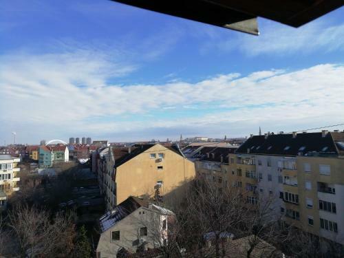 Two Kings Apartment - Free Private Parking
