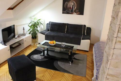 Two Kings Apartment - Free Private Parking