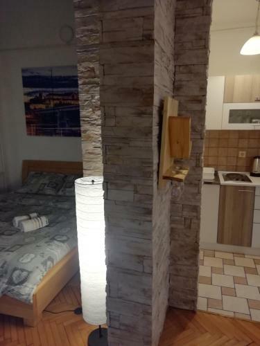 Two Kings Apartment - Free Private Parking