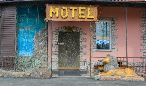 Motel 72