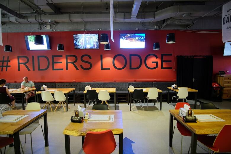 Hotel ????? Riders Lodge ???? ?????