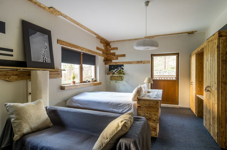 Hotel ????? Riders Lodge ???? ?????