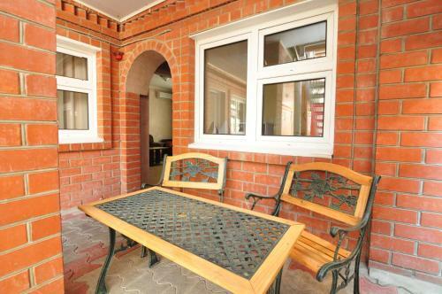 Hostal Guest House Kristiel