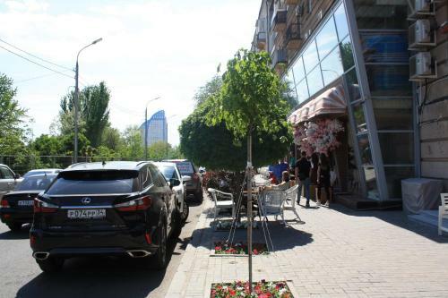 Apartment On Alleye Geroyev