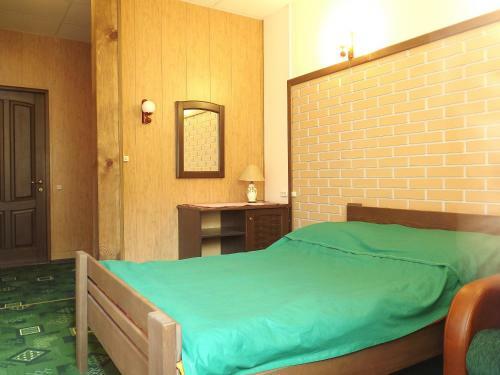 Hotel 4 Season