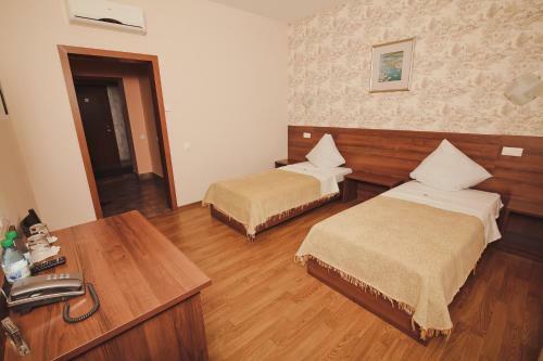 Hotel Cross Motel