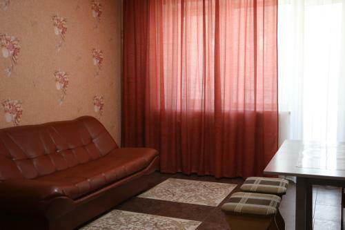 Apartment On 2nd Metallistov