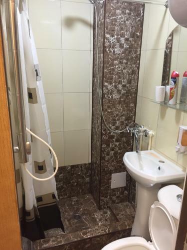 Hostal Guest House 2 Pertsa