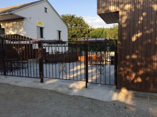 Hostal Guest House 2 Pertsa