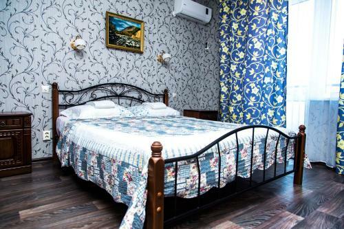 Hostal Avrora Guest House