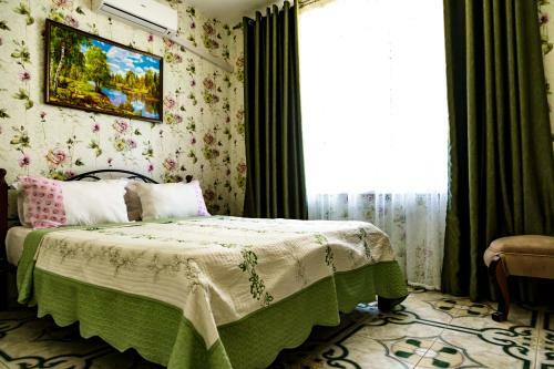 Hostal Avrora Guest House