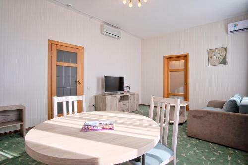Azimut Hotel Prometey Nebug