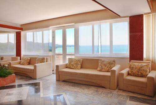 Azimut Hotel Prometey Nebug