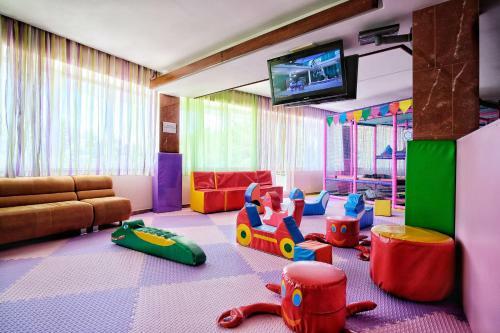 Azimut Hotel Prometey Nebug