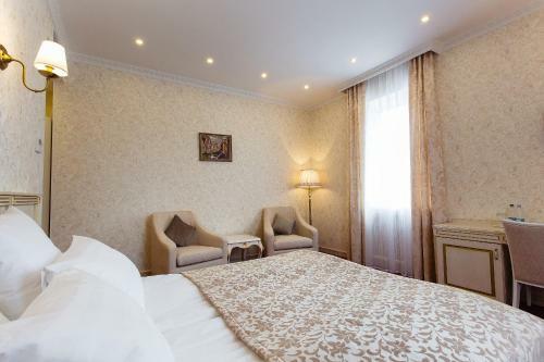 Golden Plaza Hotel